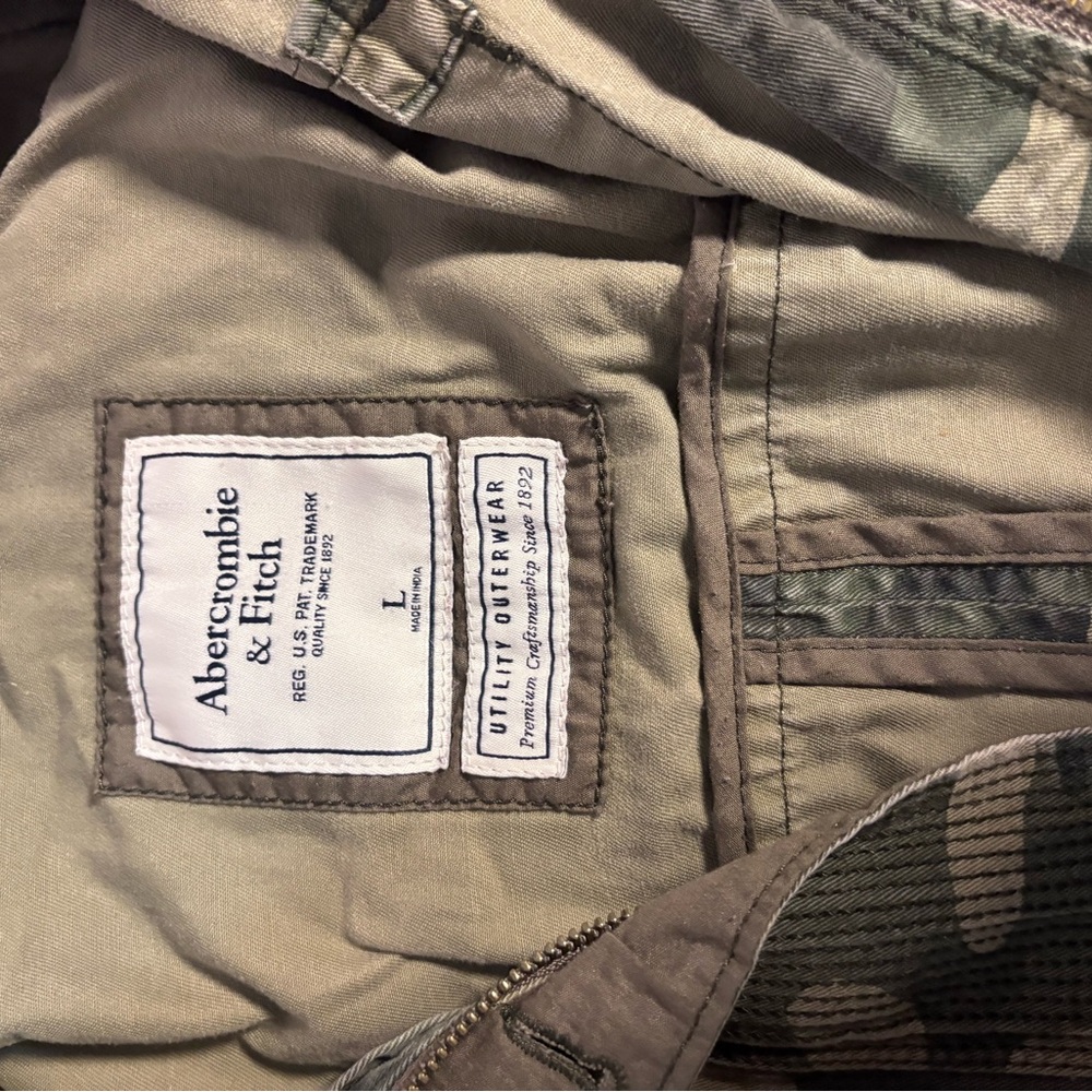 Abercrombie & Fitch Camouflage Vest - Picture 4 of 4